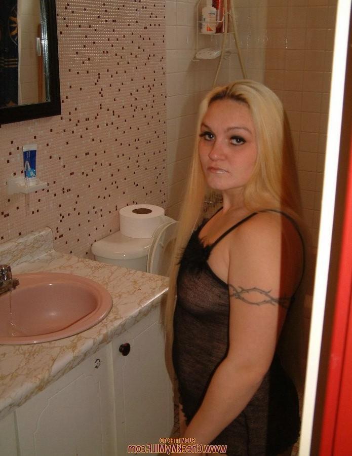 15P Amateur milf masturbating