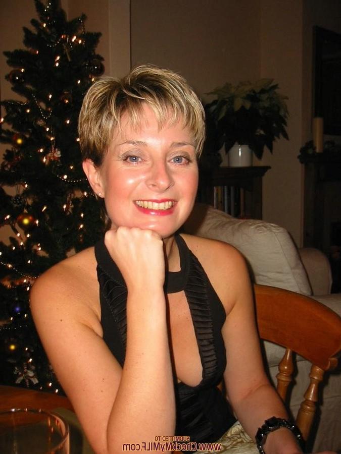 15P Amateur milf loves cock