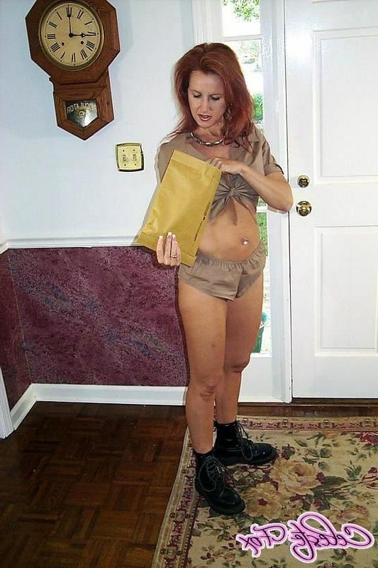 16P Amateur Milf Celeste Fox Dildoing