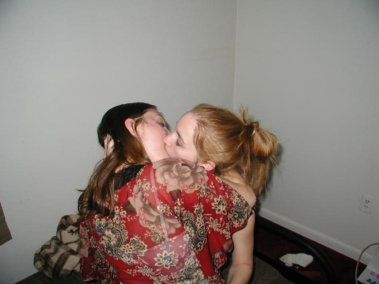 20P Amateur lesbian babes kissing and licking pussies