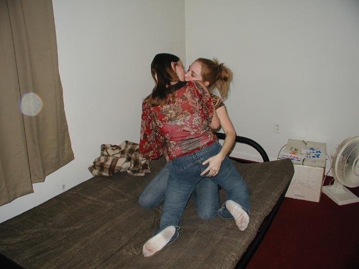 20P Amateur lesbian babes kissing and licking pussies