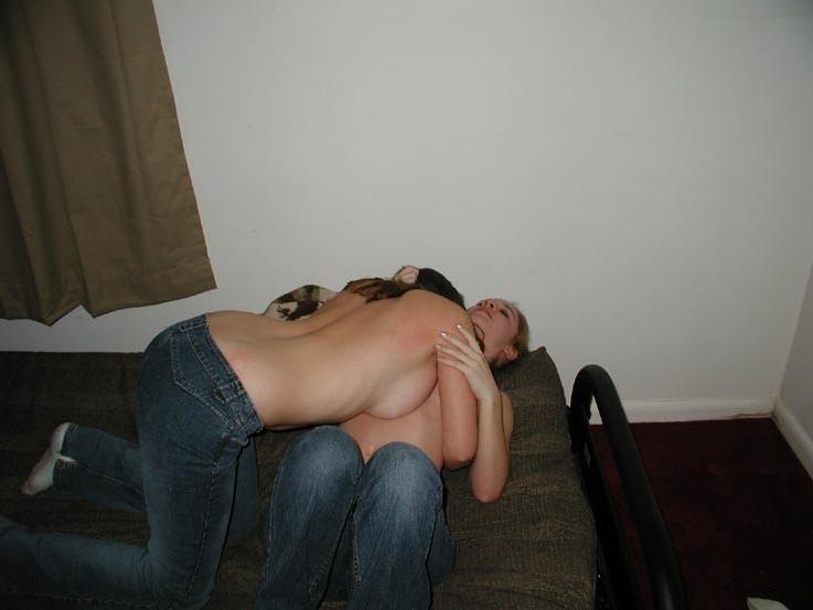 20P Amateur lesbian babes kissing and licking pussies