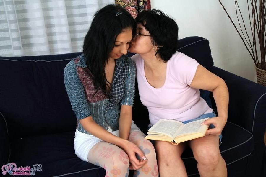16P Kinky mature teacher seducing two young students for lesbian sex