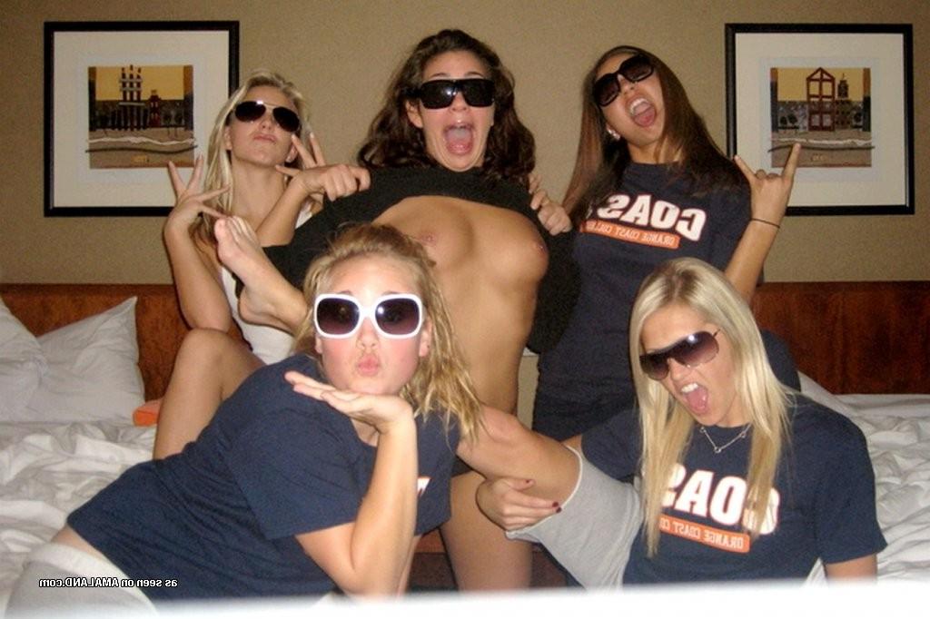 15P Amateur college lesbian teen girlfriends fucking around in dorm