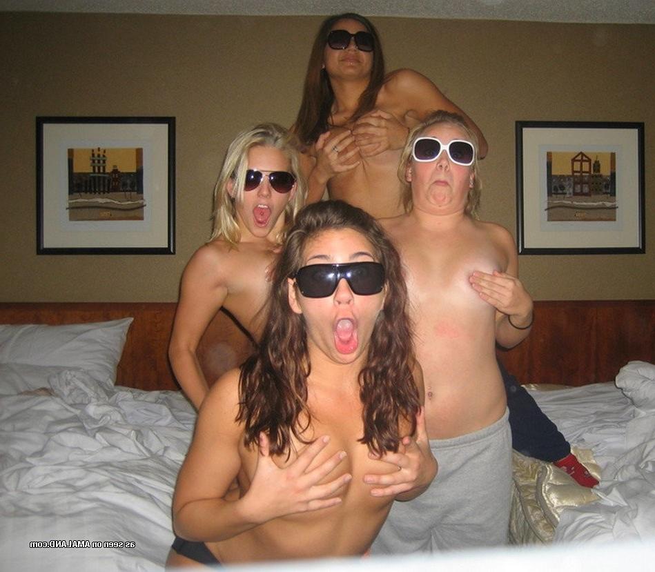 15P Amateur college lesbian teen girlfriends fucking around in dorm