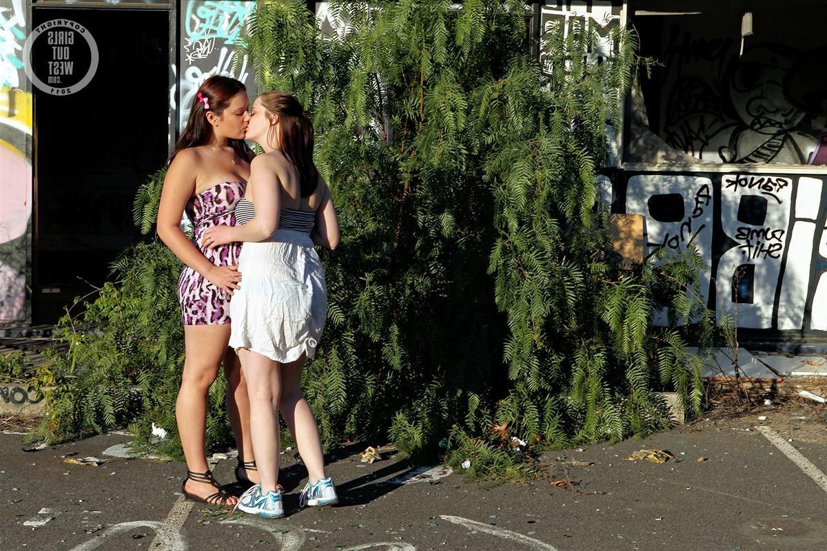 16P Australian amateur lesbian teen babes toy outdoors
