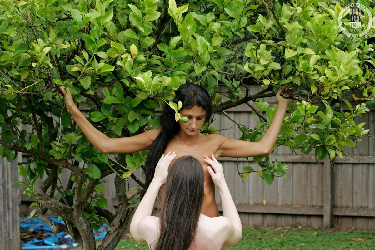 16P Australian amateur lesbian babes having hot sex in the backyard