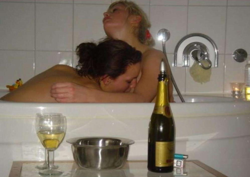15P Real drunk amateur girlfriends making out