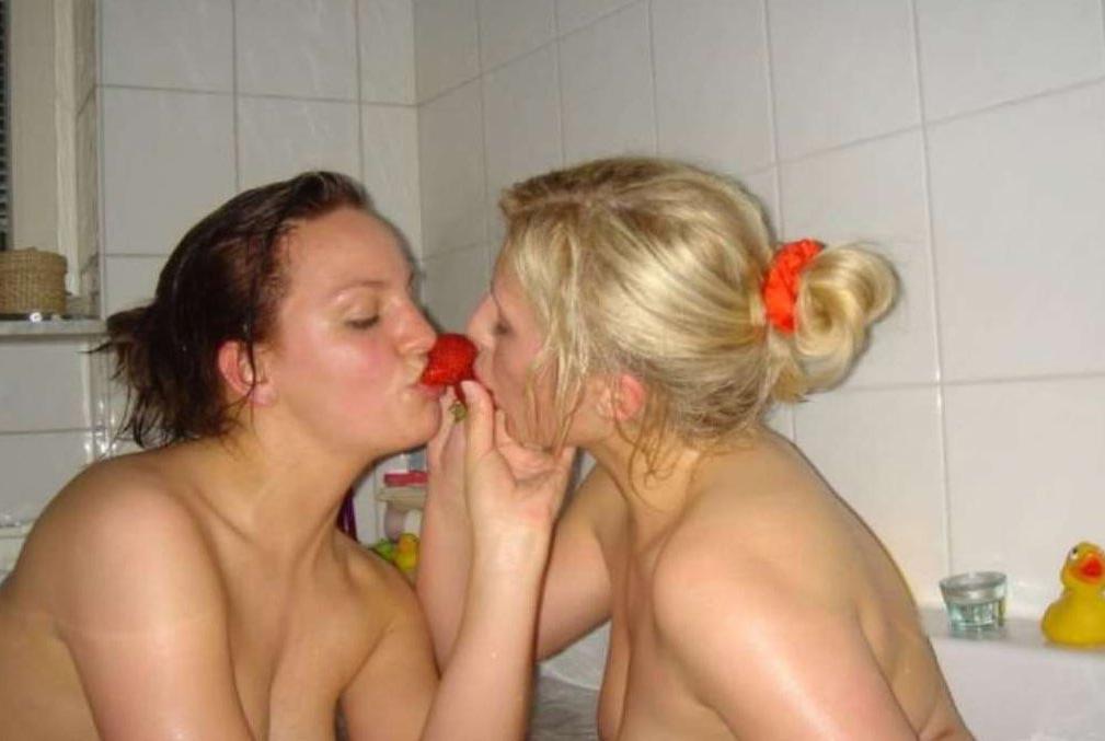 15P Real drunk amateur girlfriends making out