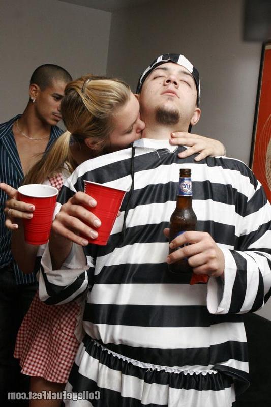 16P Hot amateur lesbian teens fucking at college party