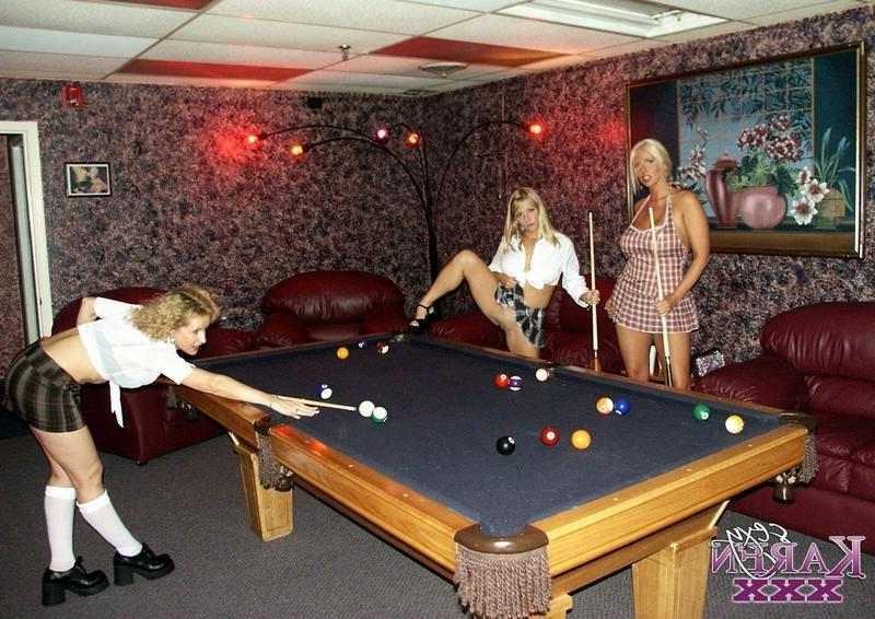 16P Sexy Karen Fisher With Her Friends