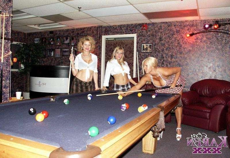 16P Sexy Karen Fisher With Her Friends