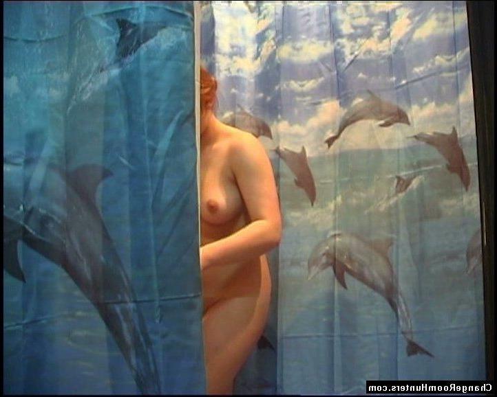 15P Hot amateur babe in a changeroom