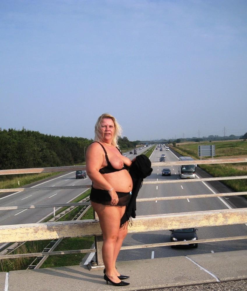 25P Hot milf