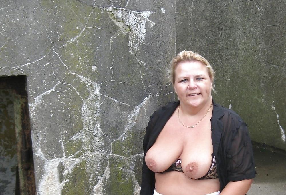 25P Hot milf