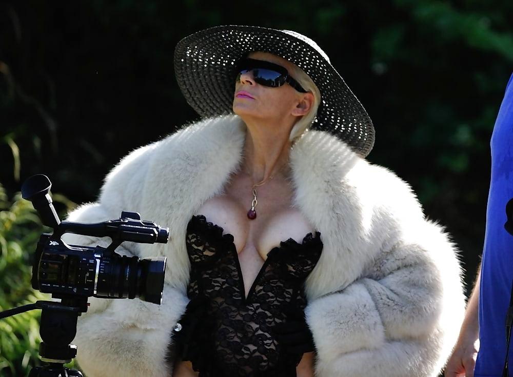 25P Hot Milf, Mature, Granny in Fur