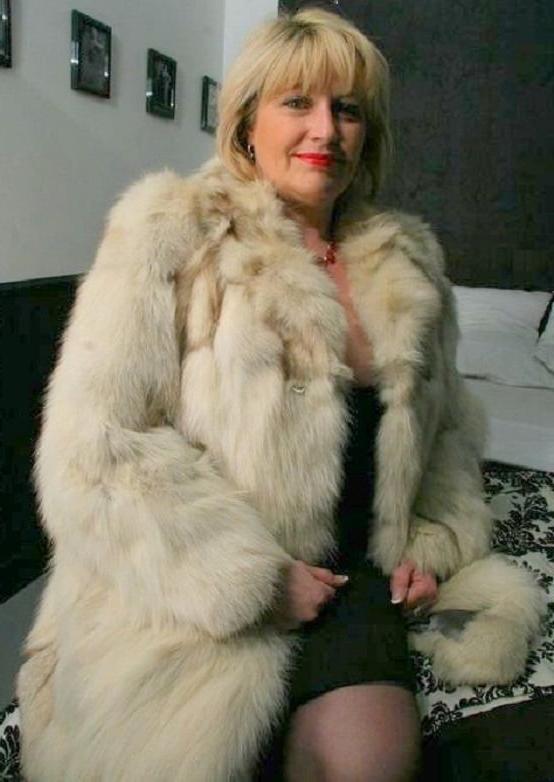 25P Hot Milf, Mature, Granny in Fur