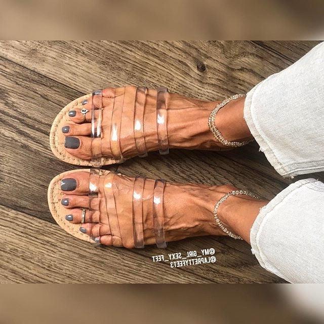 25P Sexy Milf Feet (feet, barefoot, Insta)