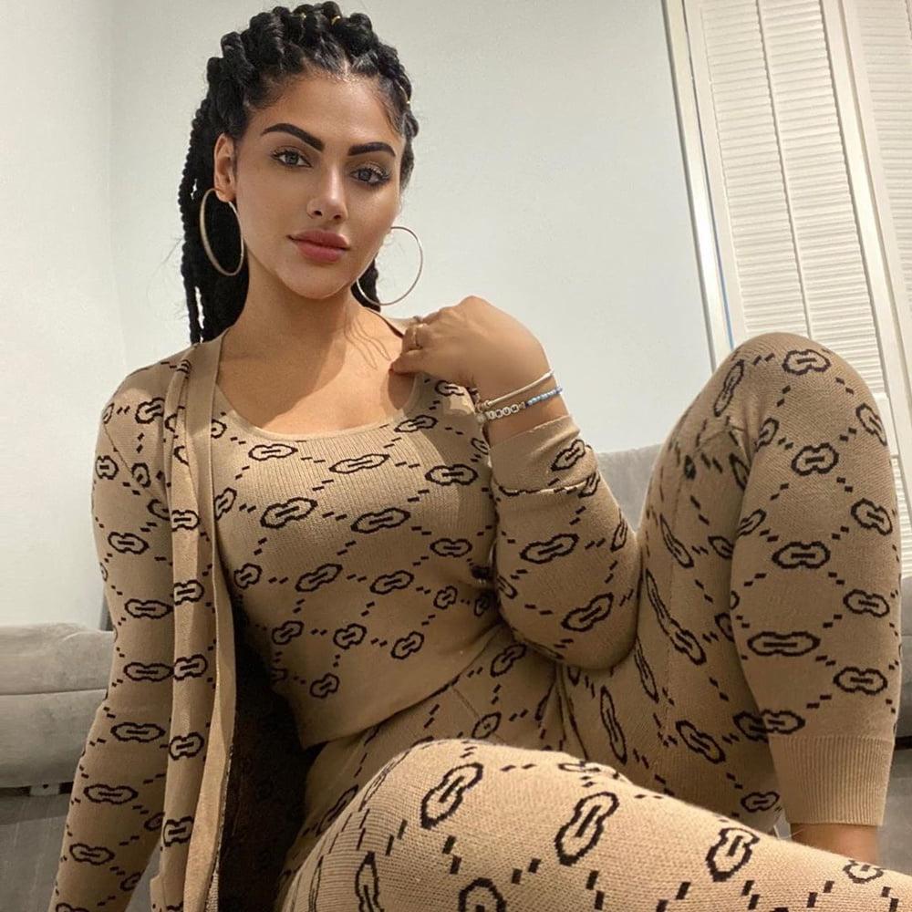 25P Sexy Indian Babes (Feet, Milf, Insta)