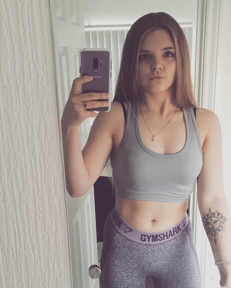 22P British Chav Milf - Laura