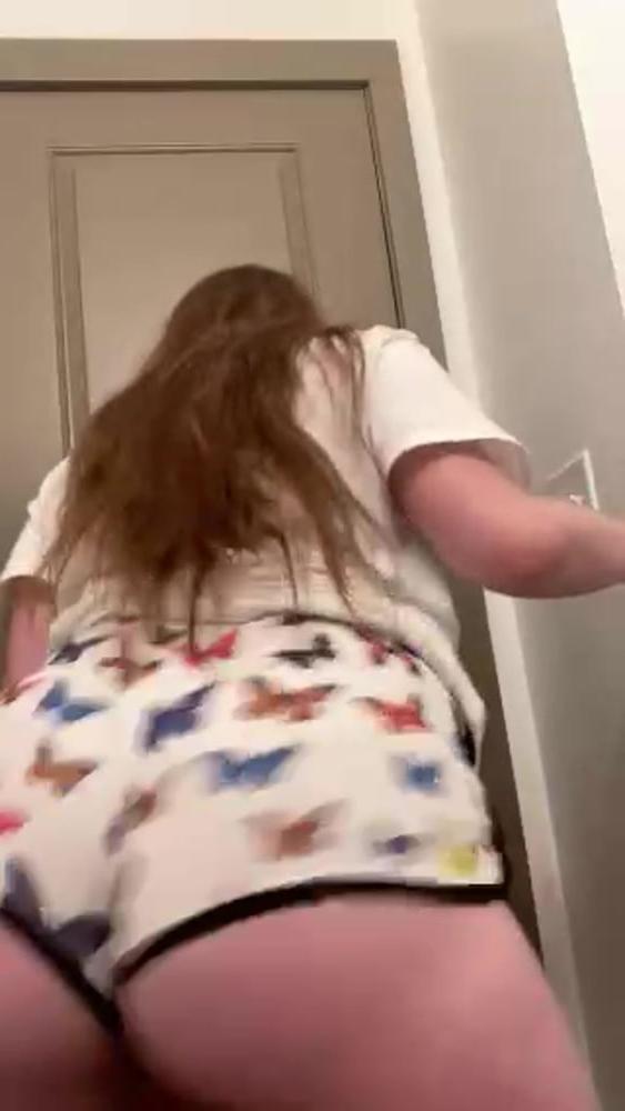 23P bathroom in two girls show boobs