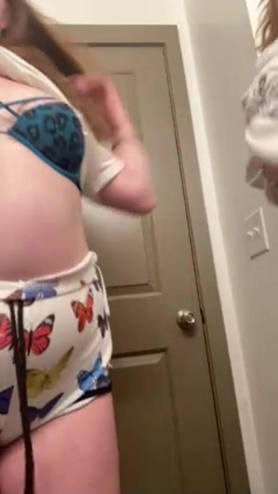 23P bathroom in two girls show boobs