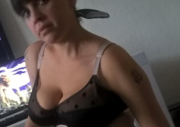 25P MILF Nikole (Xhamster profile Hotjam 2017)