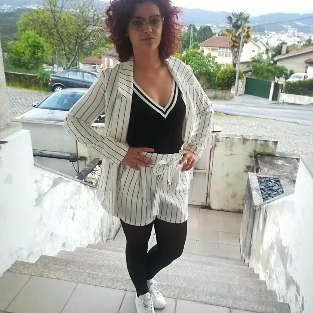 25P Hot milfs to comment