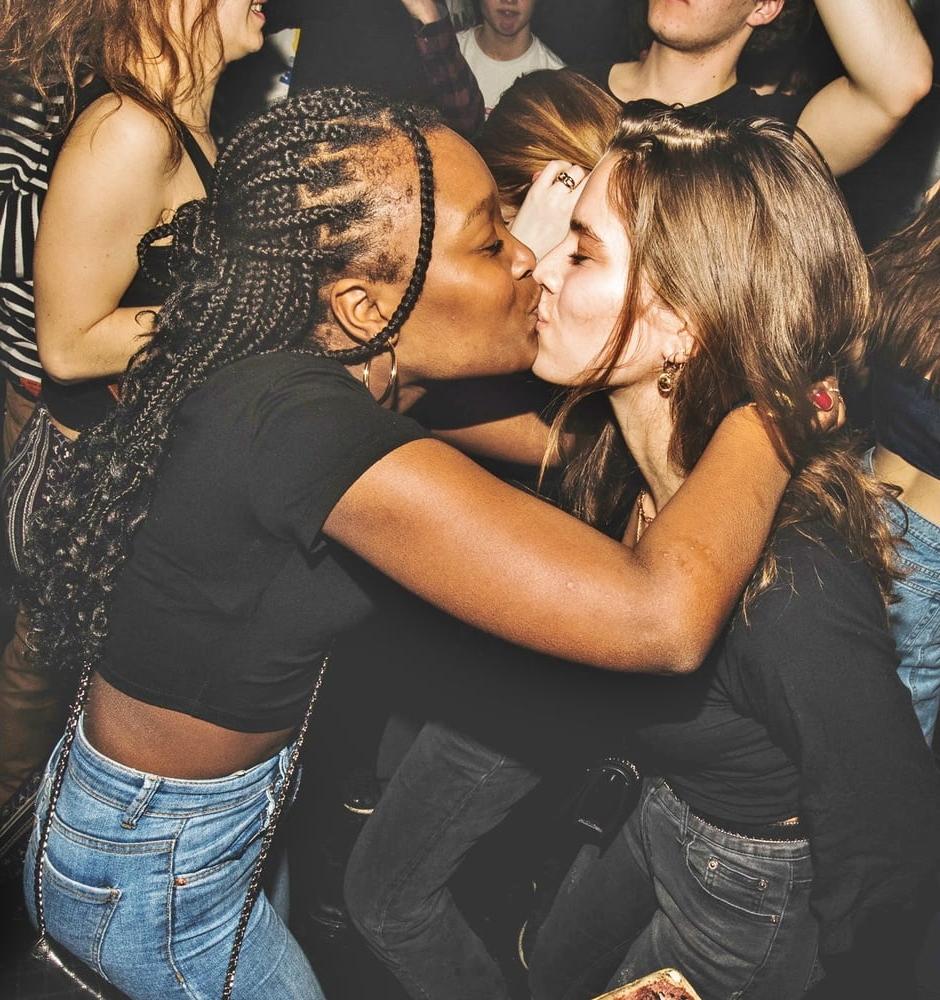 20P Girls on Girls (12)
