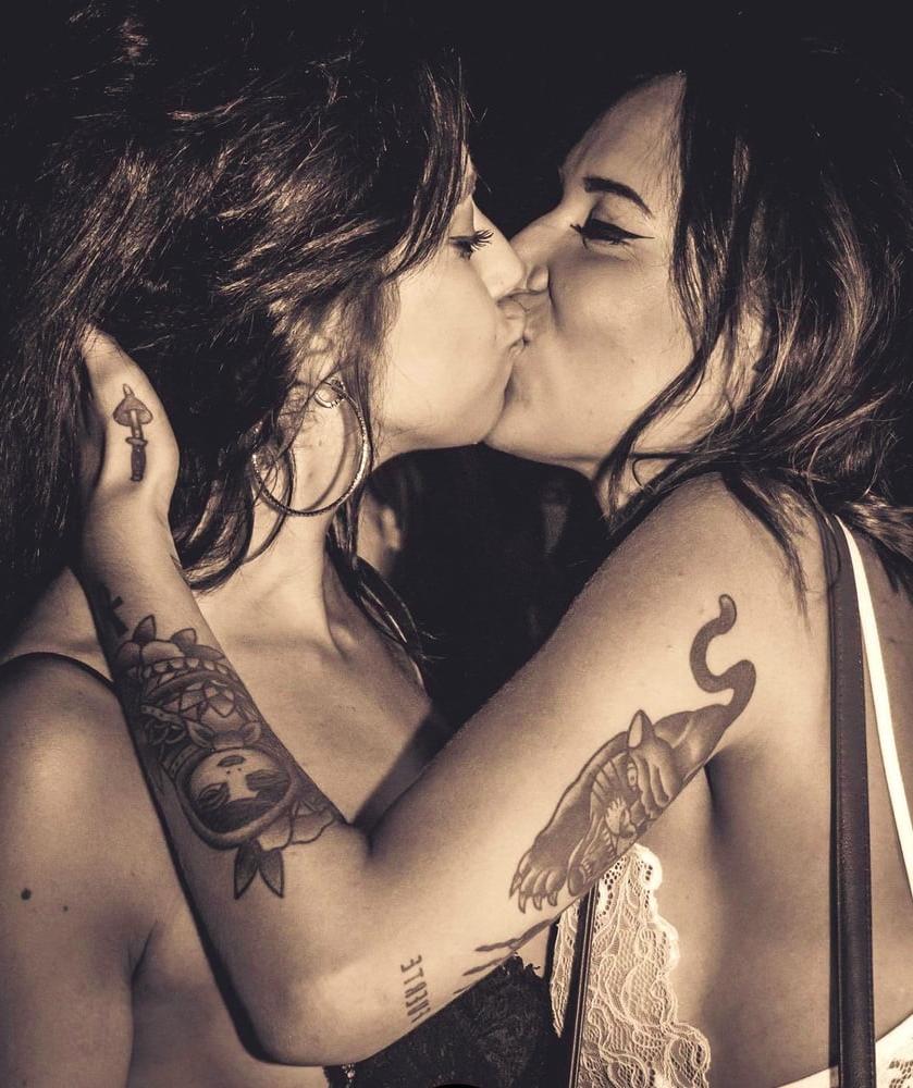 20P Girls on Girls (12)