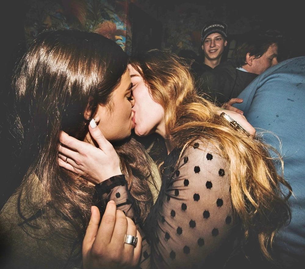 20P Girls on Girls (12)