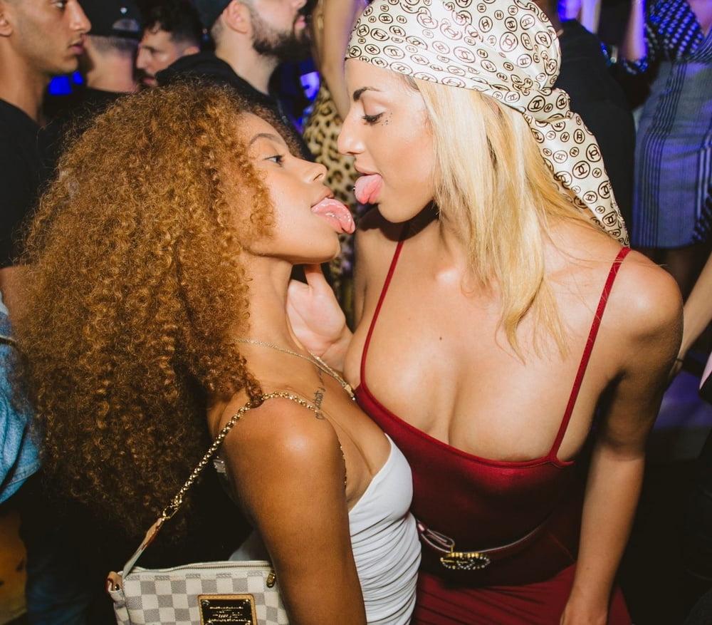 20P Girls on Girls (12)