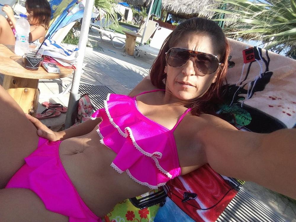 25P Greek MILF from social Media : Zoi