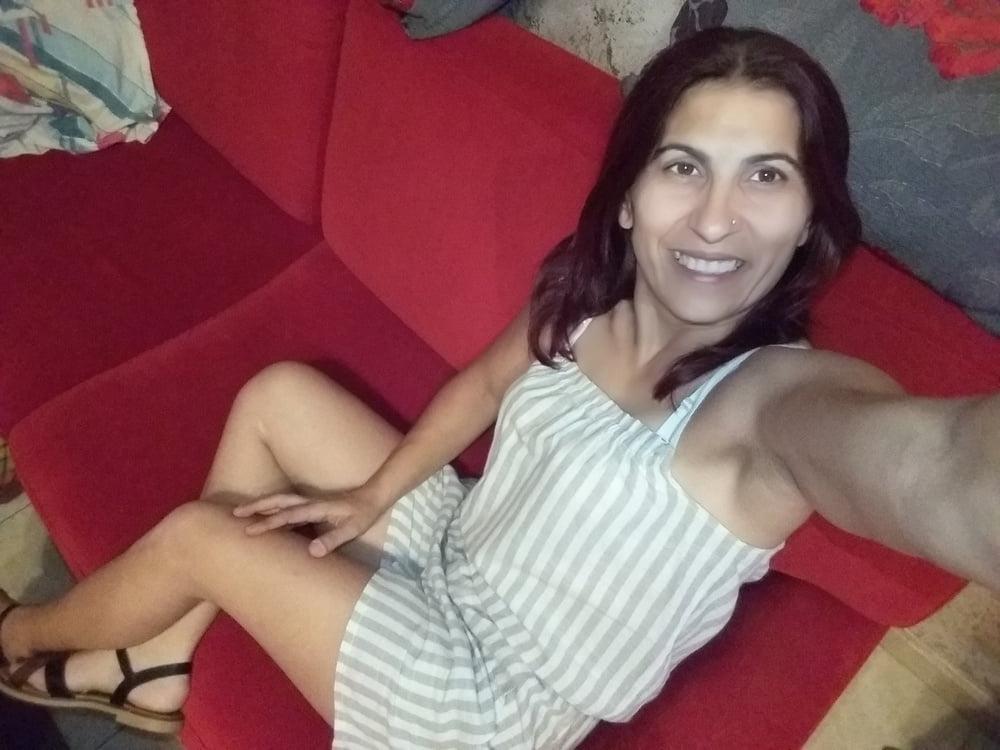 25P Greek MILF from social Media : Zoi