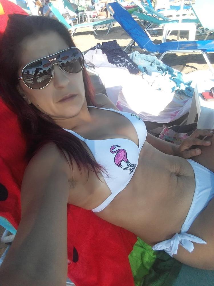25P Greek MILF from social Media : Zoi