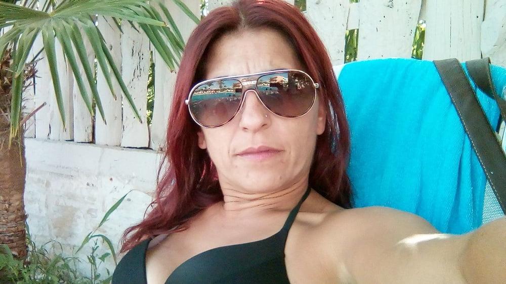 25P Greek MILF from social Media : Zoi