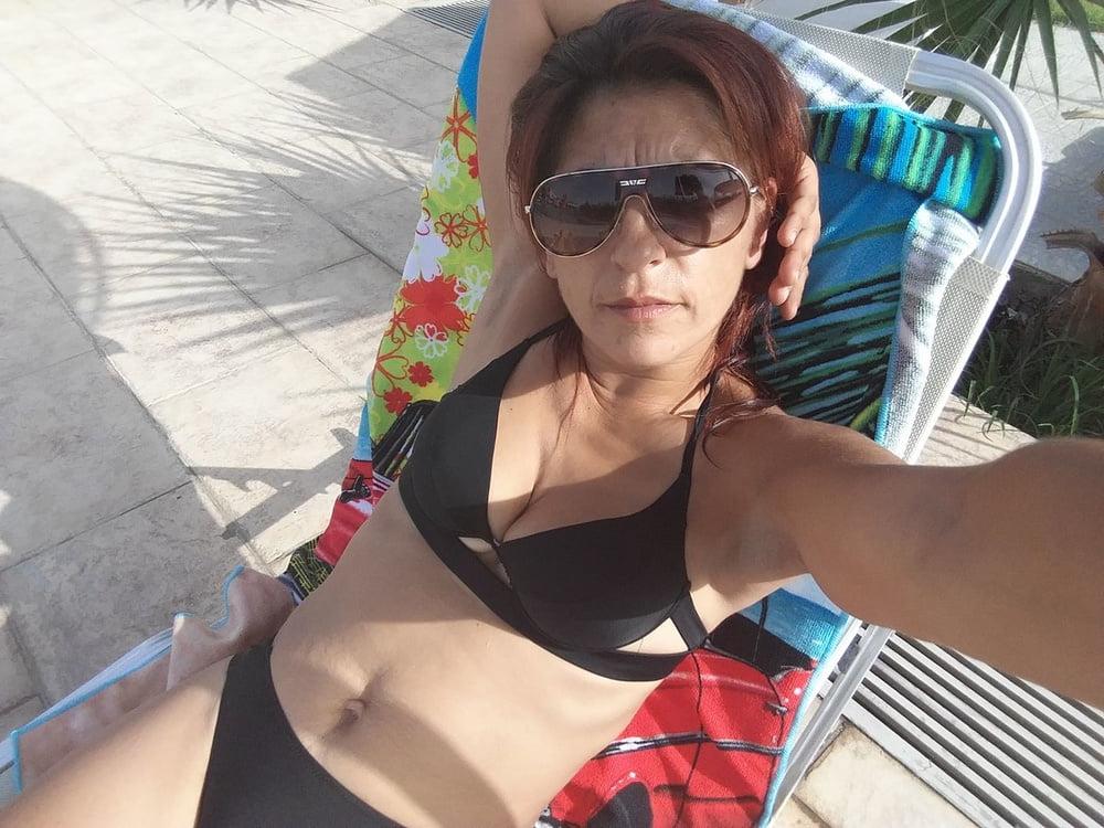 25P Greek MILF from social Media : Zoi