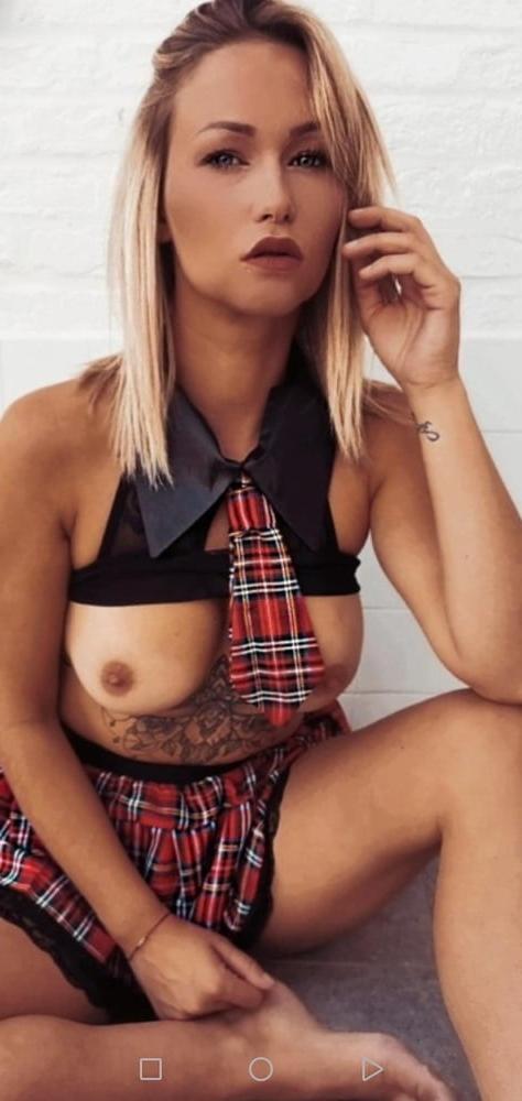 9P Bombshell MILF - 2