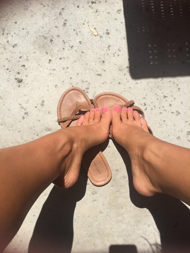 25P Sexy Women (Feet, Milfs, Matures,)
