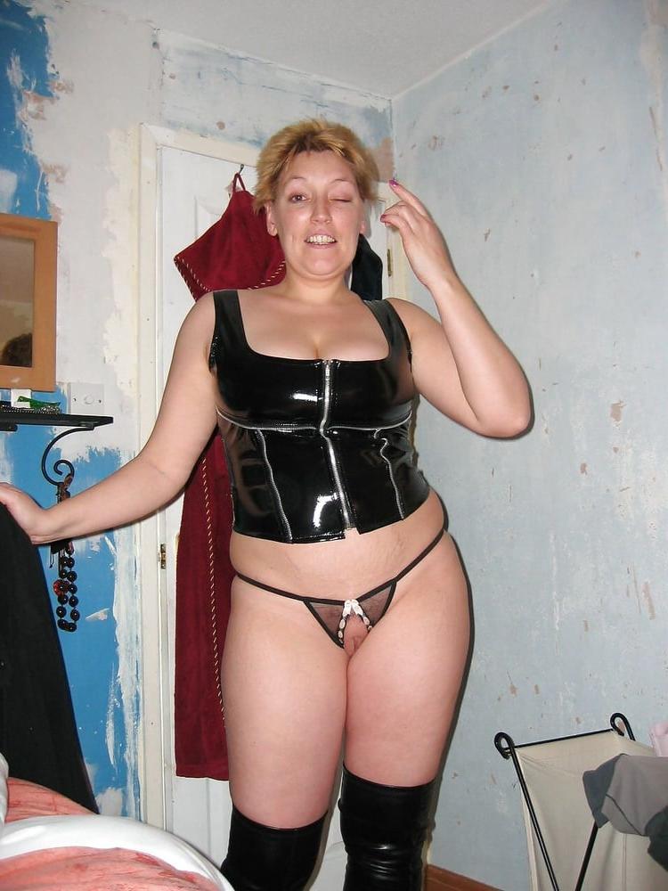 11P Hot busty MILF