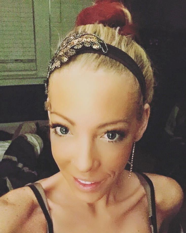 25P Tan Perky Boobs New York MILF