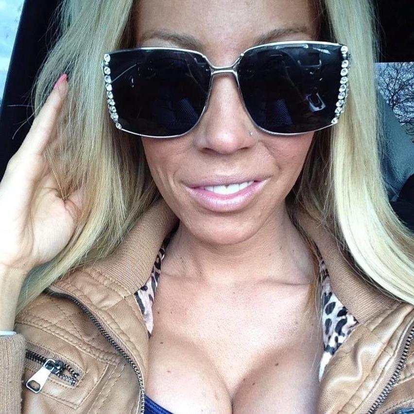 25P Tan Perky Boobs New York MILF