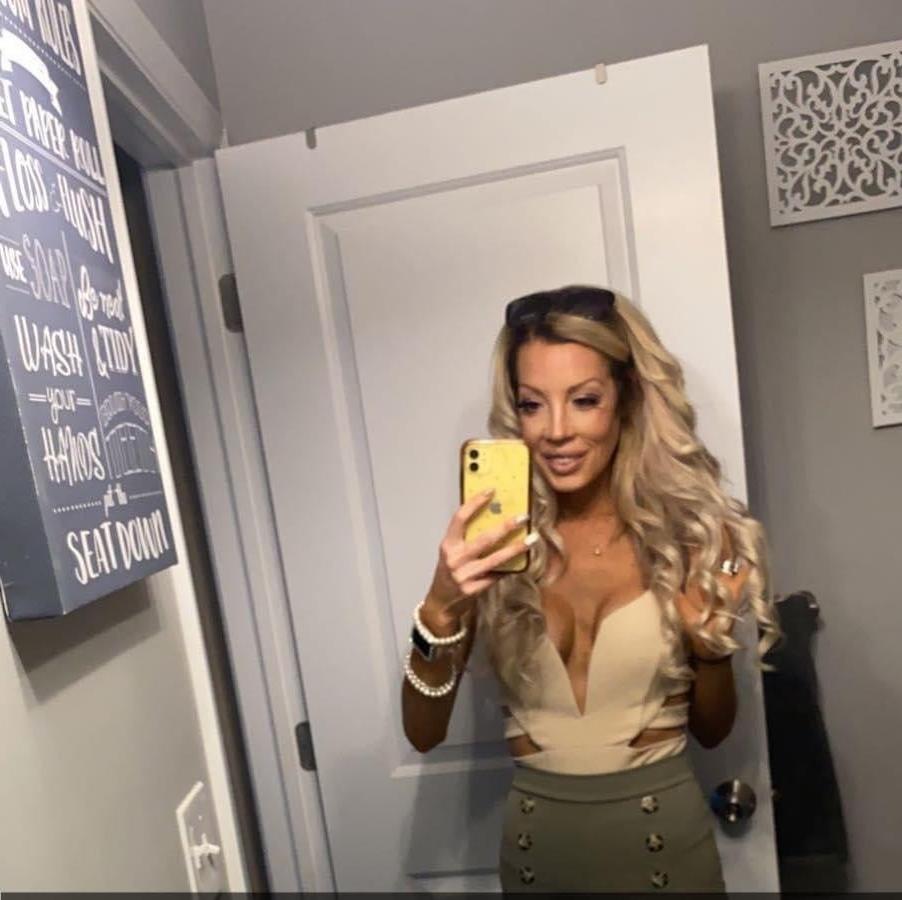 25P Tan Perky Boobs New York MILF