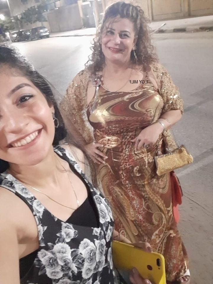 25P Enas Hot Milf