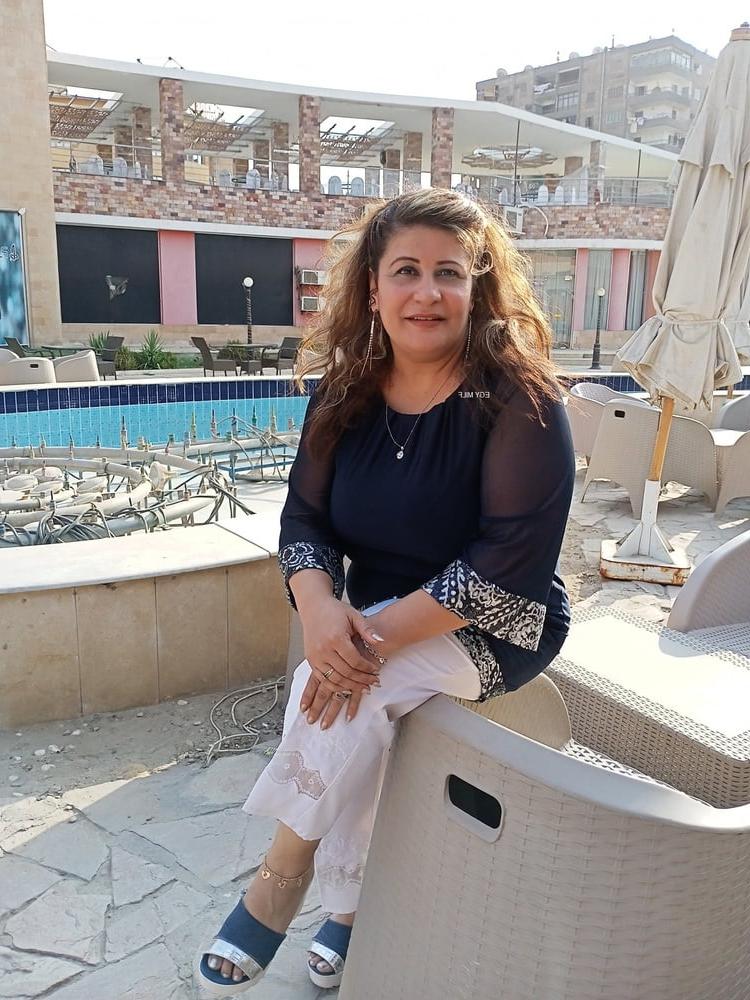25P Enas Hot Milf