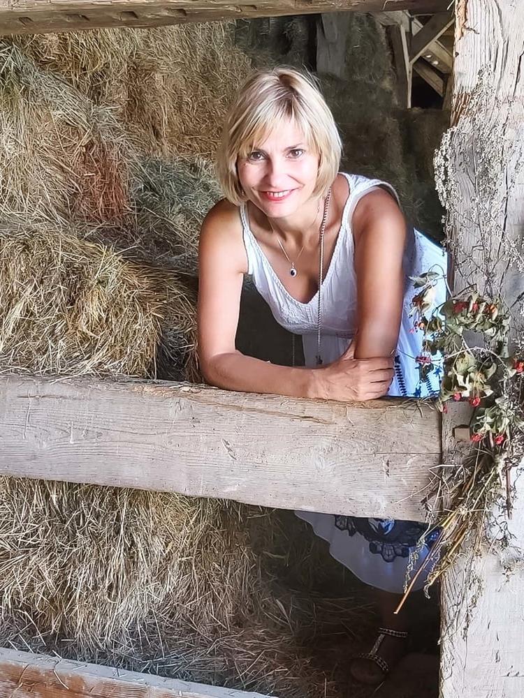 25P Malgorzata 47 - Polish very busty mature amateur.