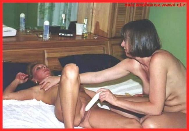 25P Amateur lesbian