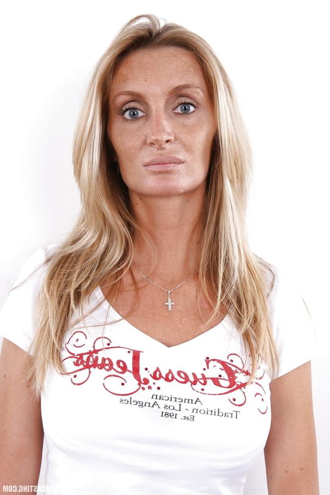 25P Busty MILF
