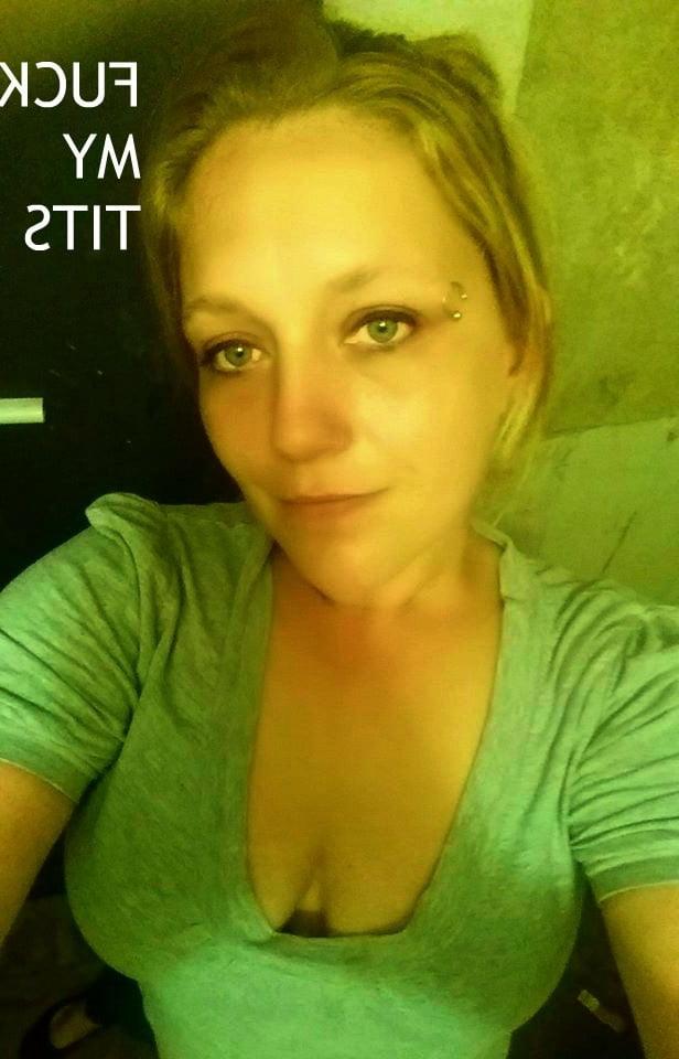 25P Next Door Type MILFS and DILFS