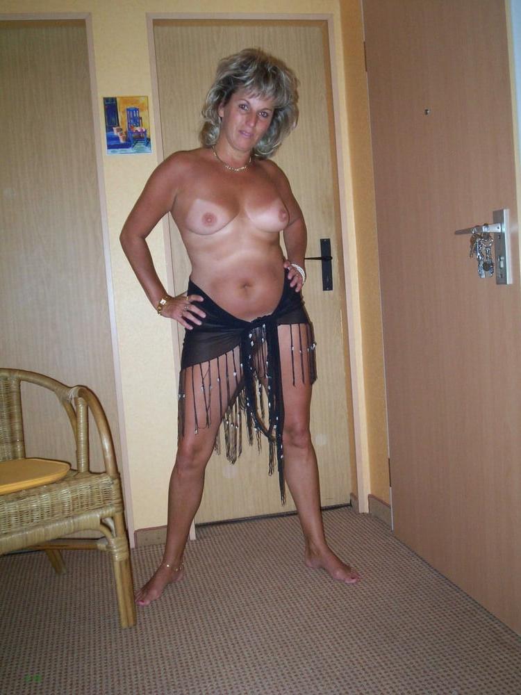 23P Old Blonde MILF